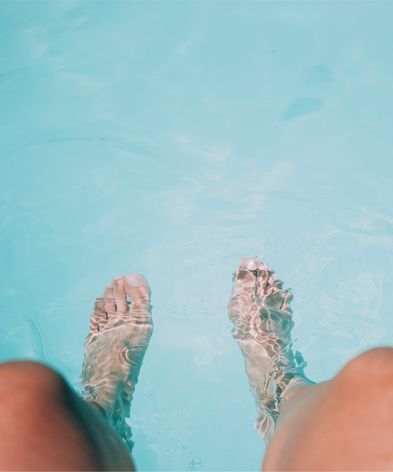voeten in zwembad-bovenaan